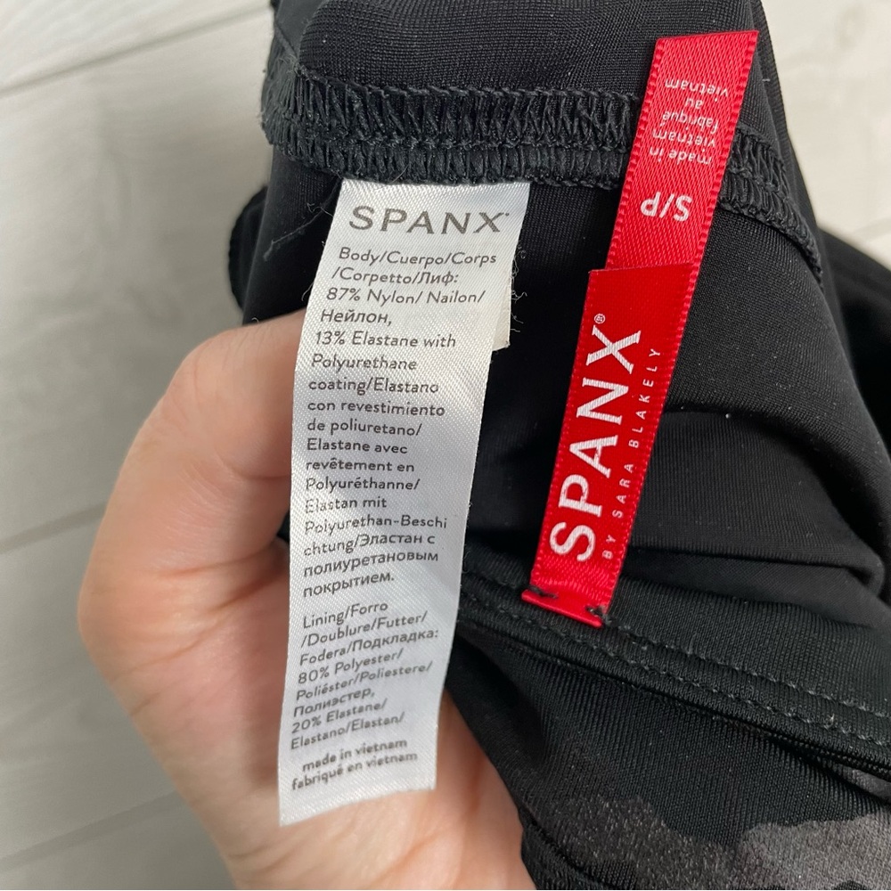 SPANX Look At Me Now Camo Leggings Size Small - Picture 7 of 9